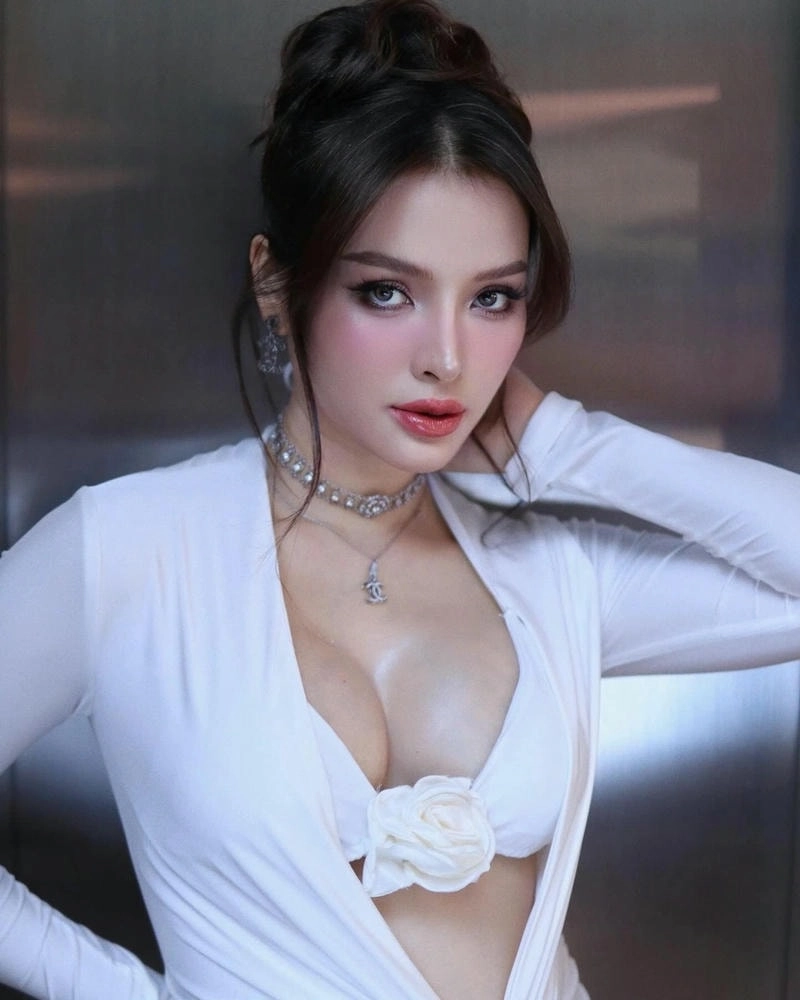 Ngọt ngào trong Phương Trinh Jolie sinh nhật chồng