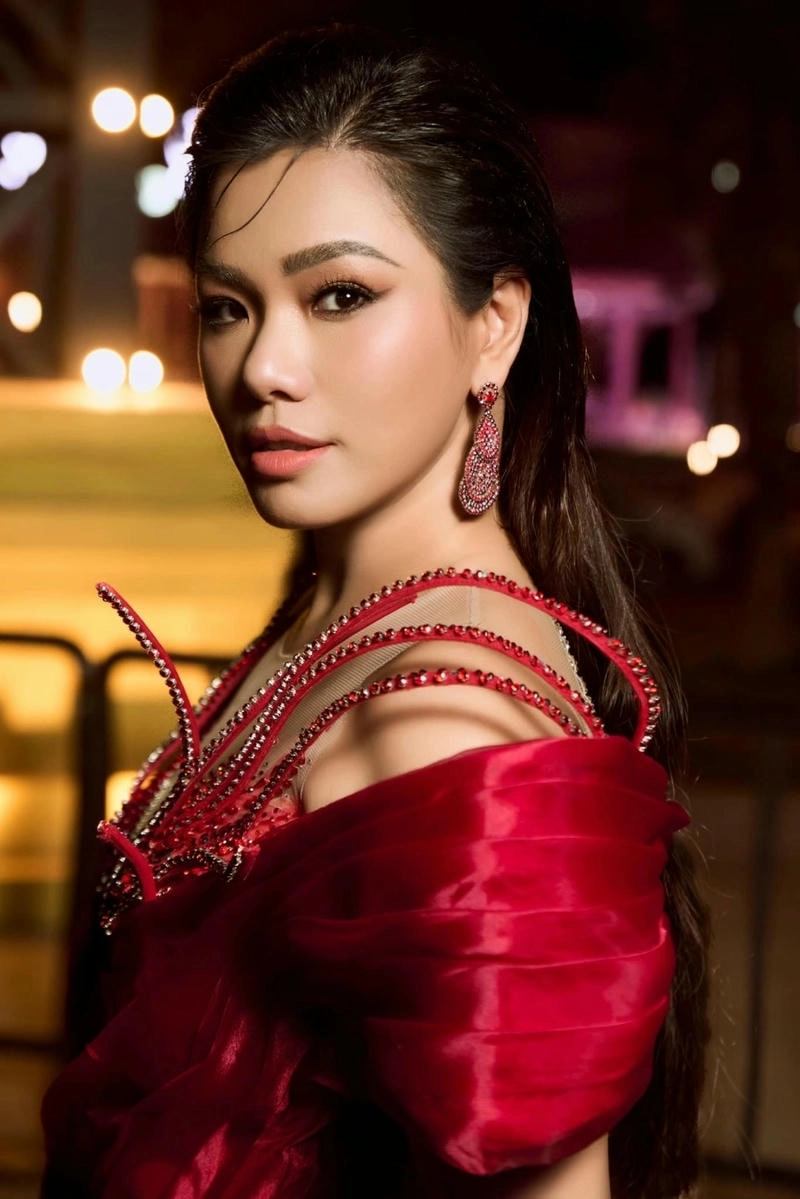 Lắng nghe những ca khúc hay của Ca sĩ Phương Vy