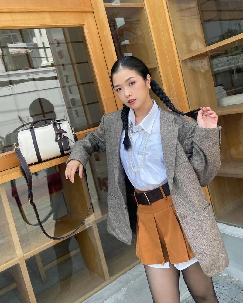Theo dõi những khoảnh khắc Suni Hạ Linh Instagram