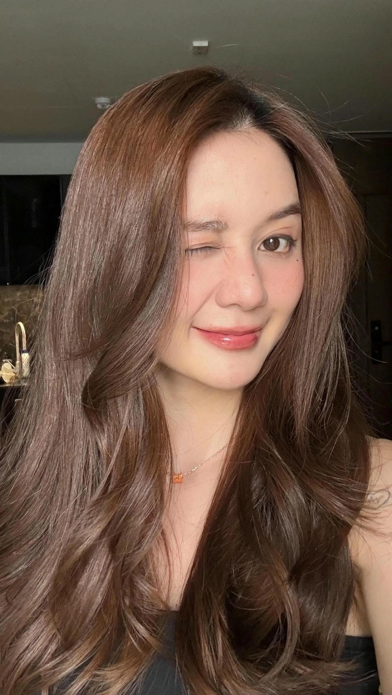 Thiều Bảo Trang khoe sắc cuốn hút