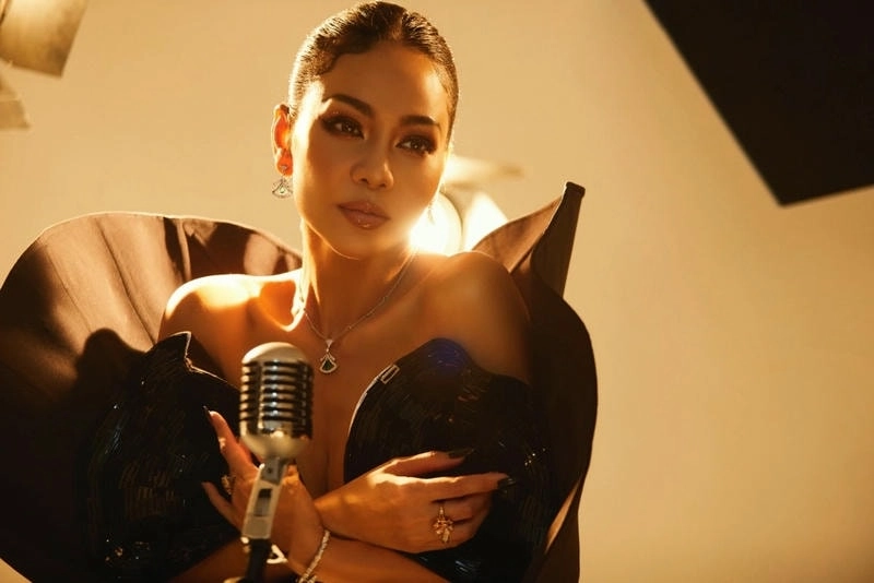 Sôi động cùng phiên bản Bay Thu Minh remix