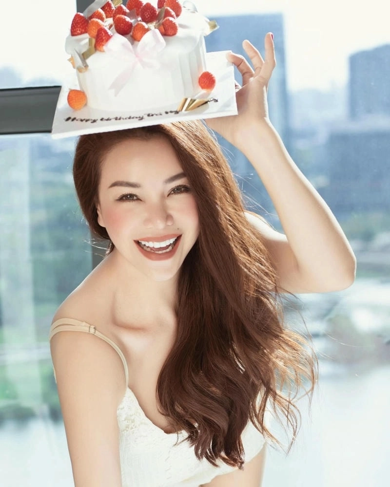 Lắng nghe những ca khúc hay của Ca sĩ Trà Ngọc Hằng