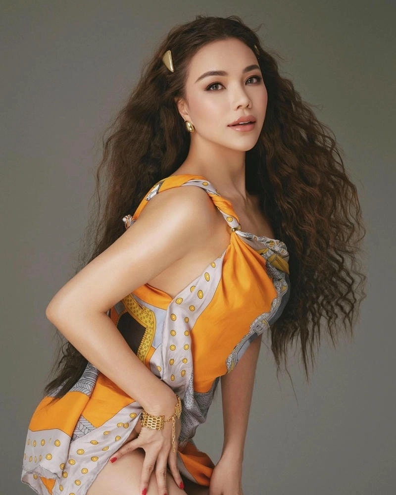 Chiêm ngưỡng vẻ đẹp rạng rỡ của Á hậu Trà Ngọc Hằng