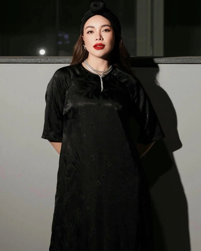 Thông tin mới nhất về vụ Trà Ngọc Hằng bị cấm xuất cảnh