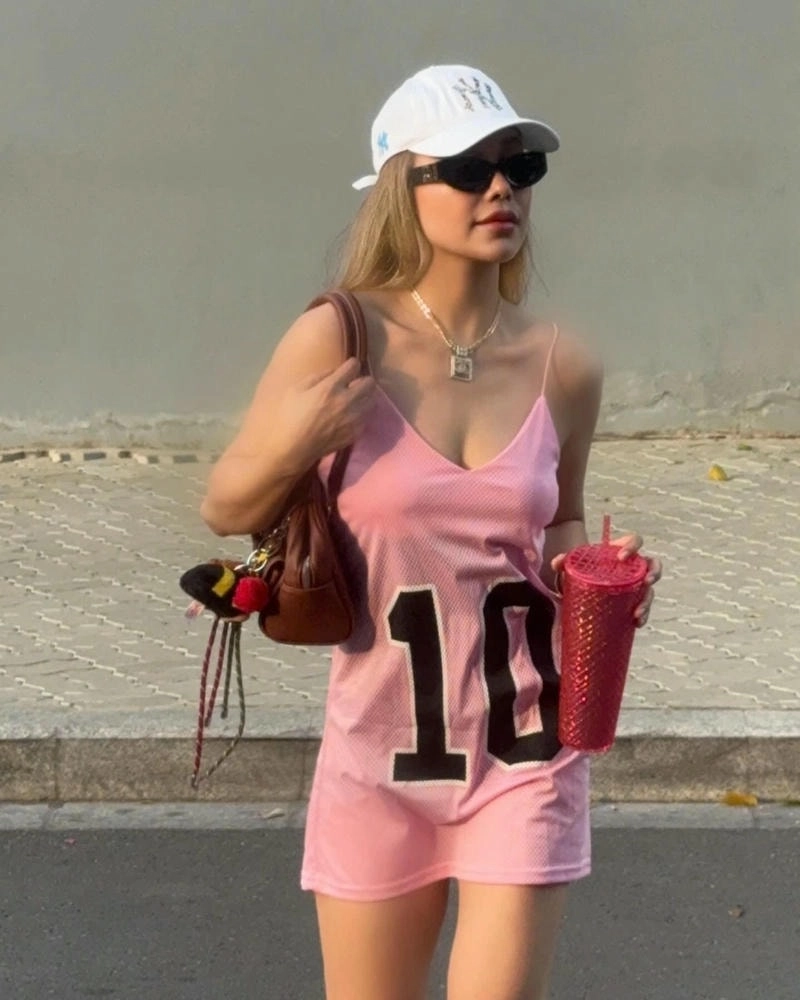 Theo dõi trang chính thức của Trà Ngọc Hằng fb