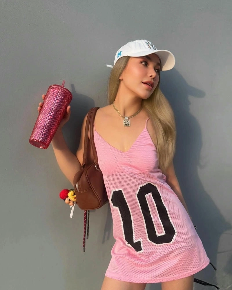 Khám phá cuộc sống đời thường qua Trà Ngọc Hằng ig