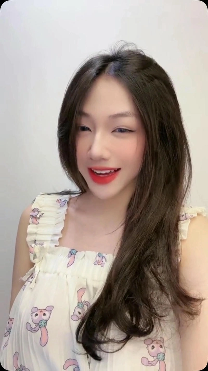 Cộng đồng rầm rộ chuyện Trần Hà Linh bị phốt