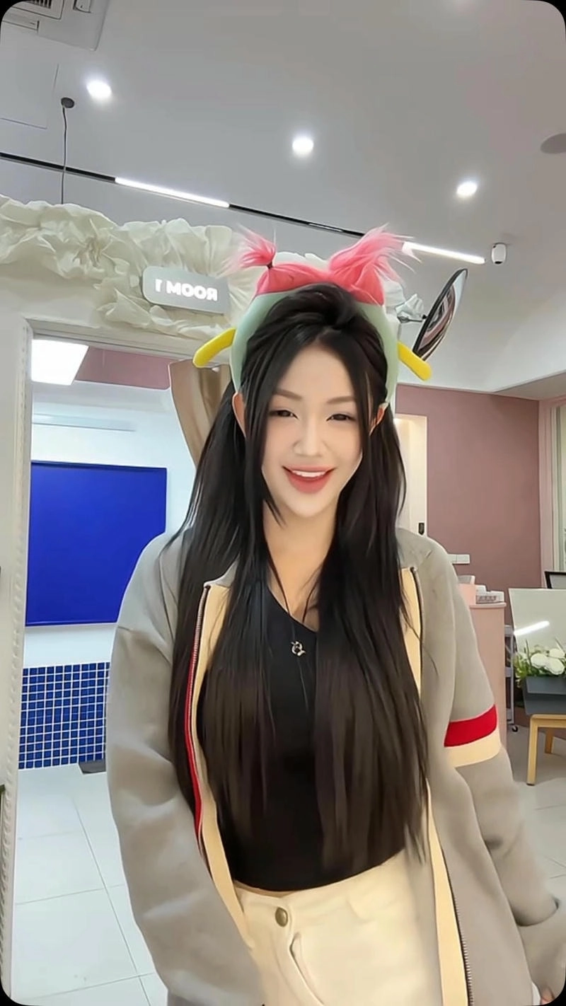 Lộ diện Trần Hà Linh quá khứ gây sốc