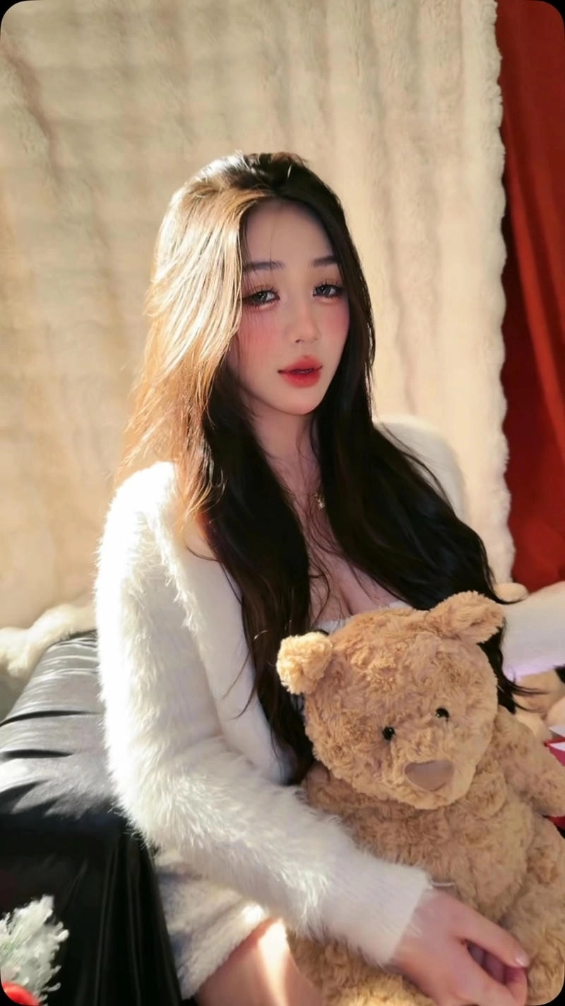 Hình ảnh mới nhất của Trần Hà Linh gây chú ý