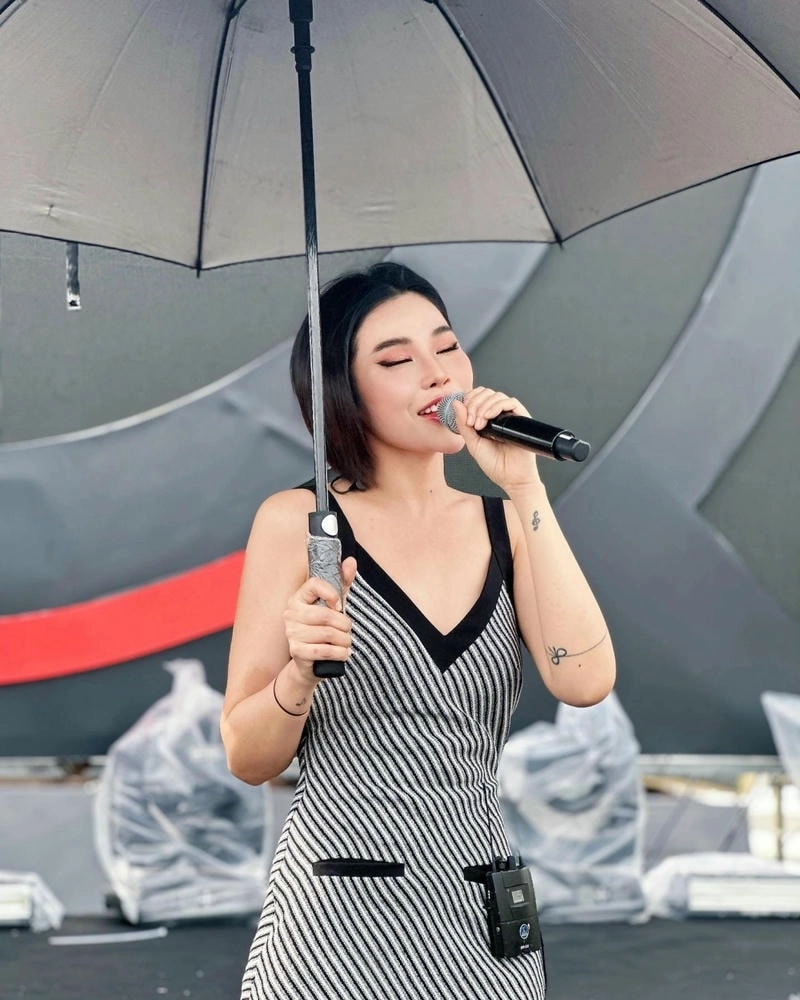 Bản cover triệu view Trương Thảo Nhi bốn chữ lắm