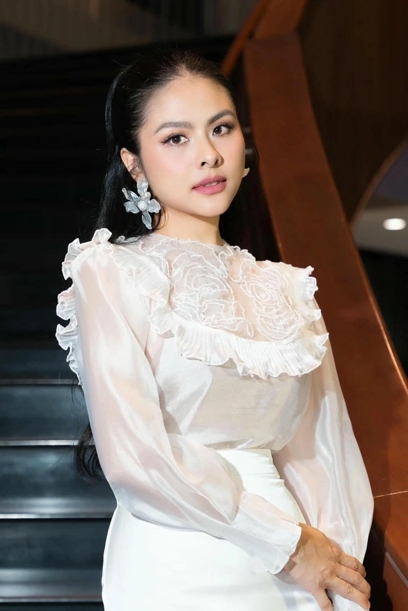 Ngắm nhìn phong cách của Diễn viên Vân Trang