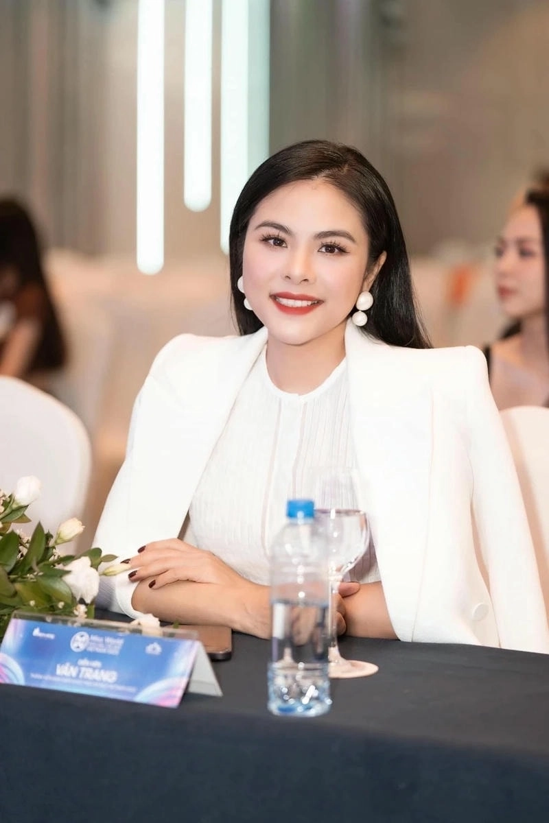 Bộ sưu tập Vân Trang nội y đầy quyến rũ