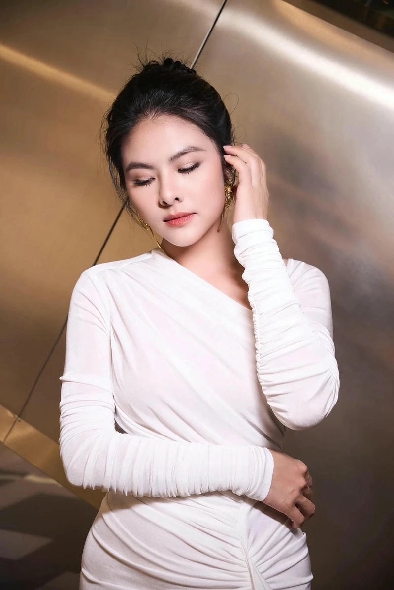 Bộ sưu tập hình ảnh Vân Trang đầy cuốn hút