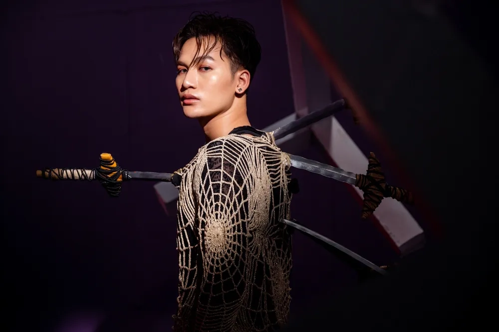Gây bão mạng xã hội với Ali Hoàng Dương anh trai say hi