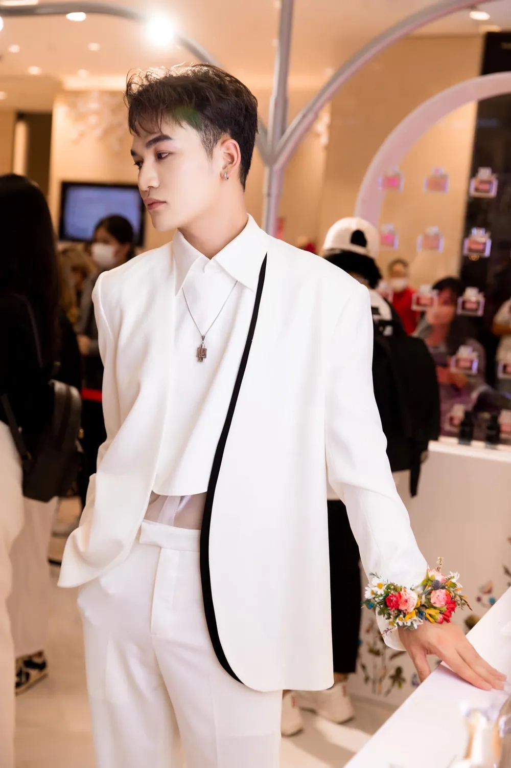 Hé lộ bất ngờ về tên thật của Ali Hoàng Dương