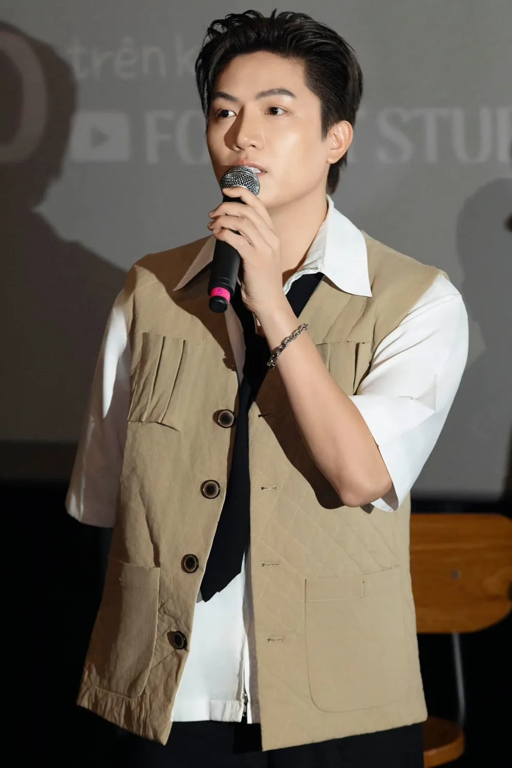 Gặp gỡ Anh Tú Voi trong Anh trai say hi gây sốt