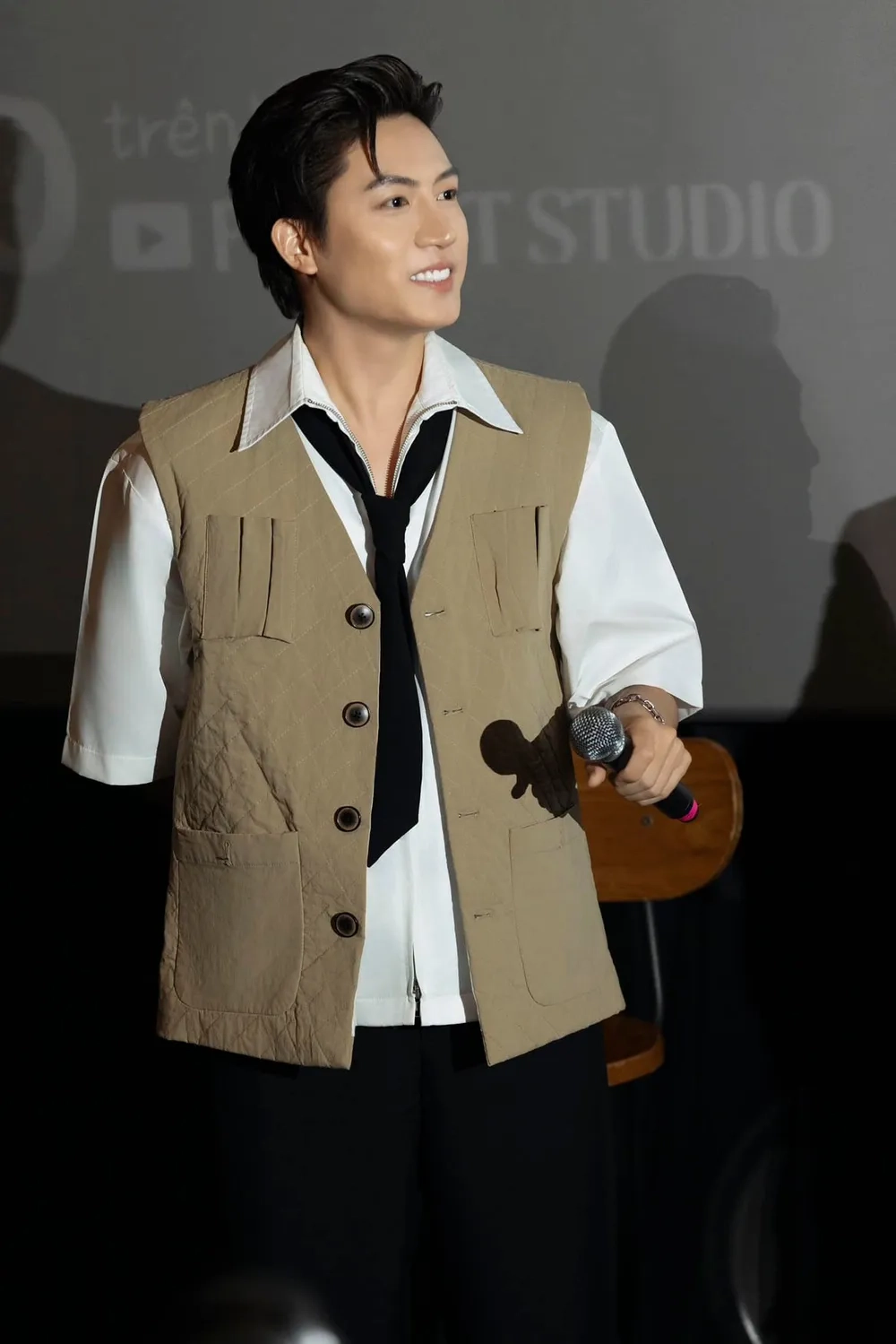 Không ngờ Anh Tú Voi bản đôn lại có giọng ca xuất sắc