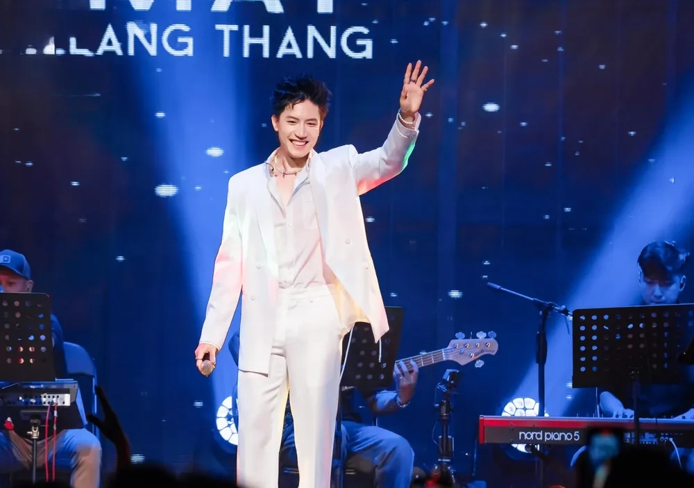 Anh Tú Voi bản đôn anh trai say hi gây xúc động mạnh