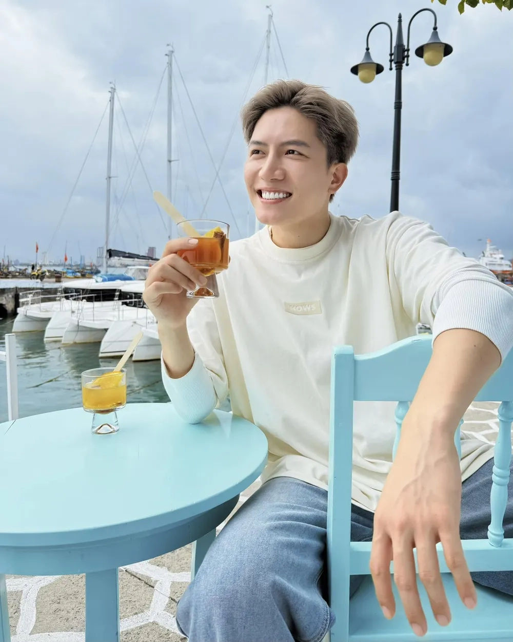 Anh Tú Voi bao nhiêu tuổi mà nổi bật thế