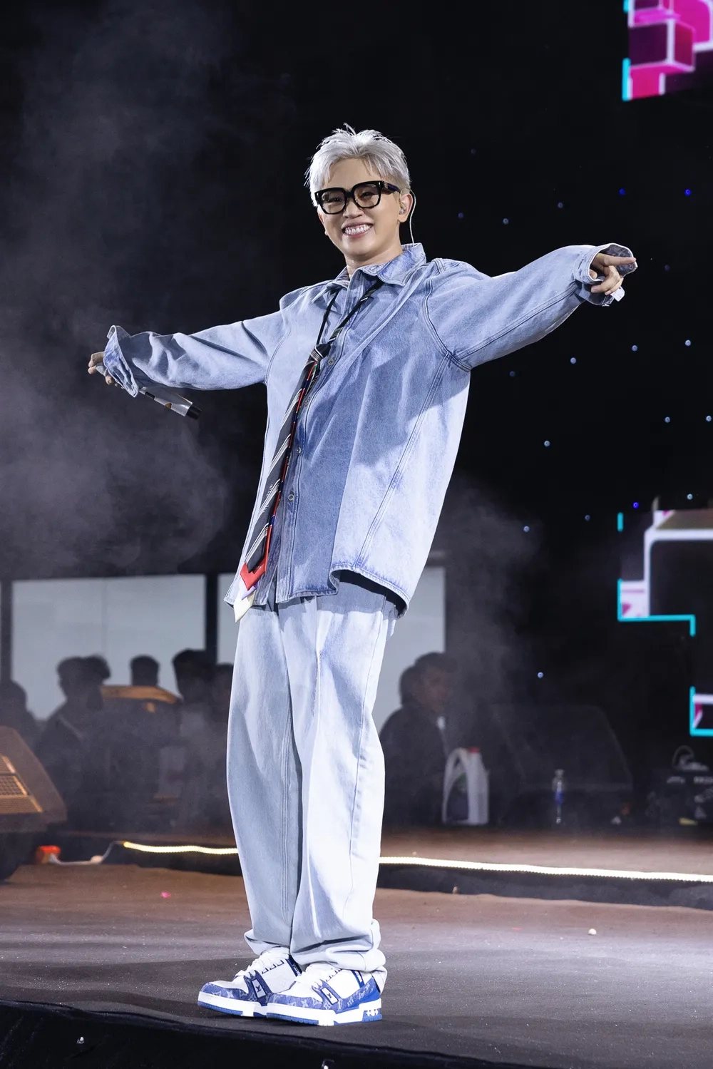 Dân tình hỏi Bray tuổi thật là bao nhiêu