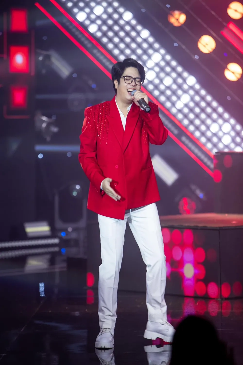 Lắng nghe lời bài hát Bùi Anh Tuấn lặng yên để thấu hiểu