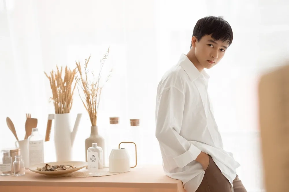 Fan tò mò Bùi Công Nam cao bao nhiêu sau MV mới