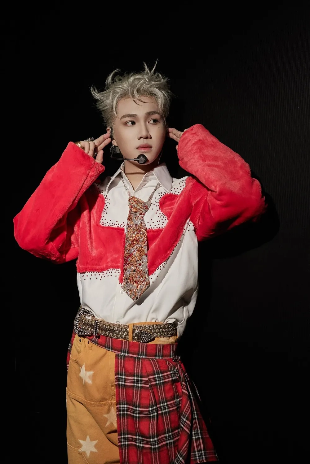Netizen truy lùng captain boy anh trai say hi