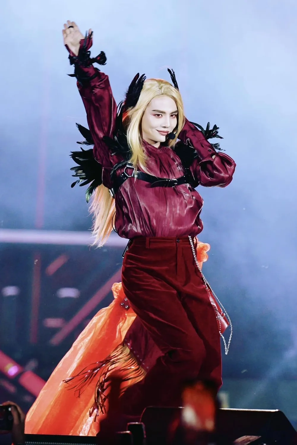 Lắng nghe Duy Khánh hát nhạc vàng đầy cảm xúc