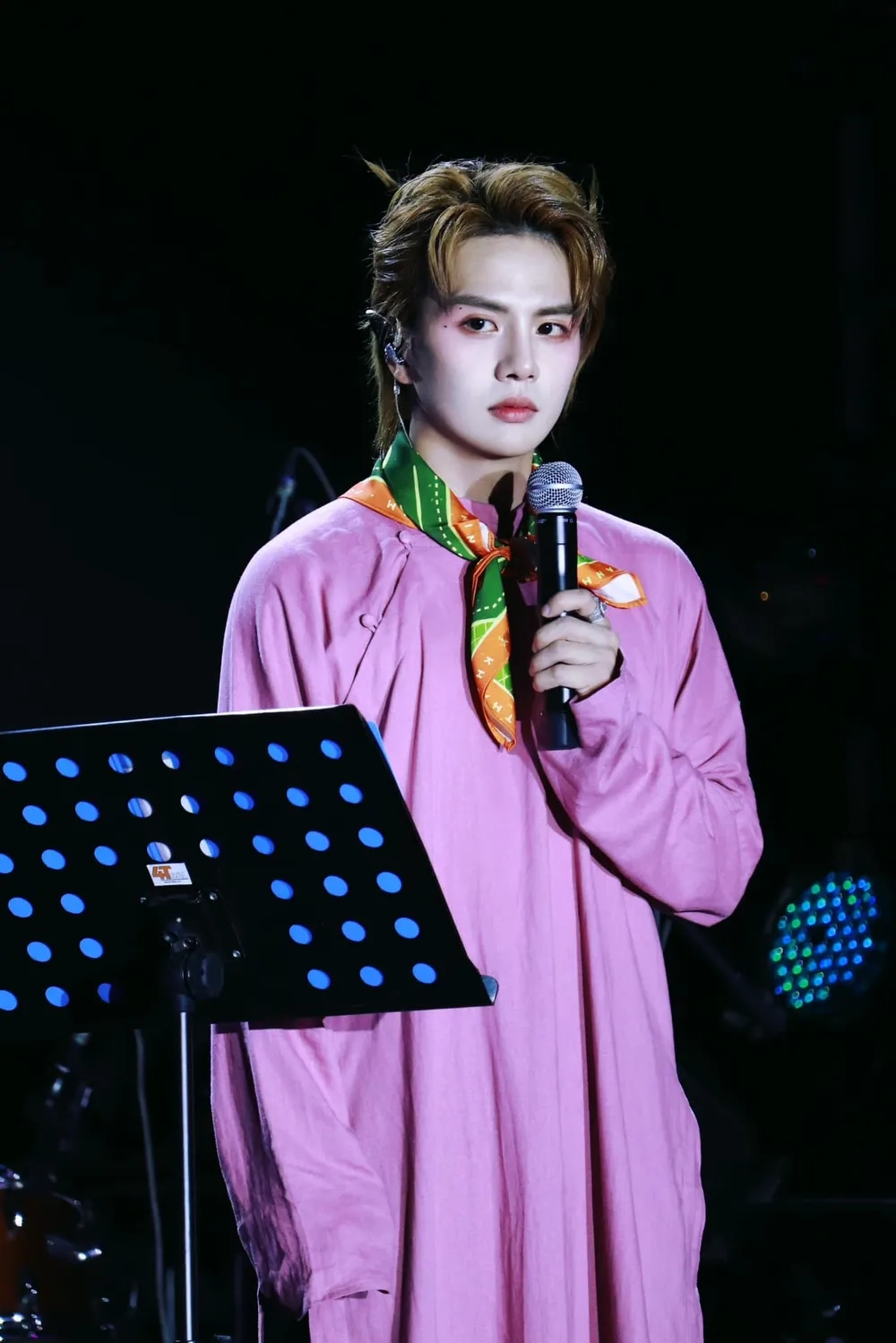 Nhiều câu hỏi xoay quanh Duy Khánh LGBT