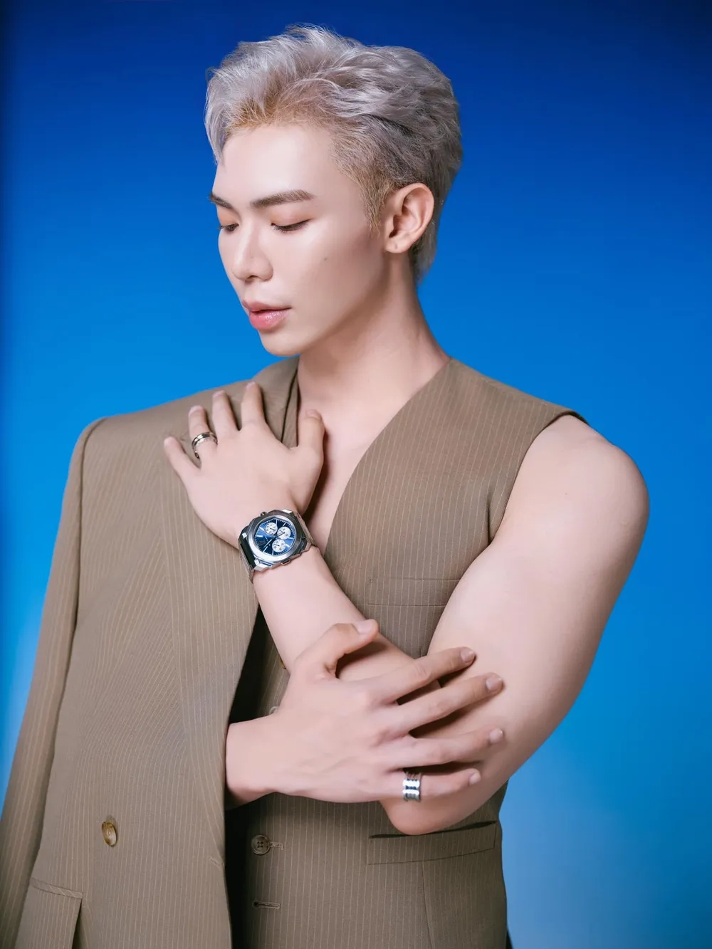 Hé lộ Erik ngày/nơi sinh chính xác nhất