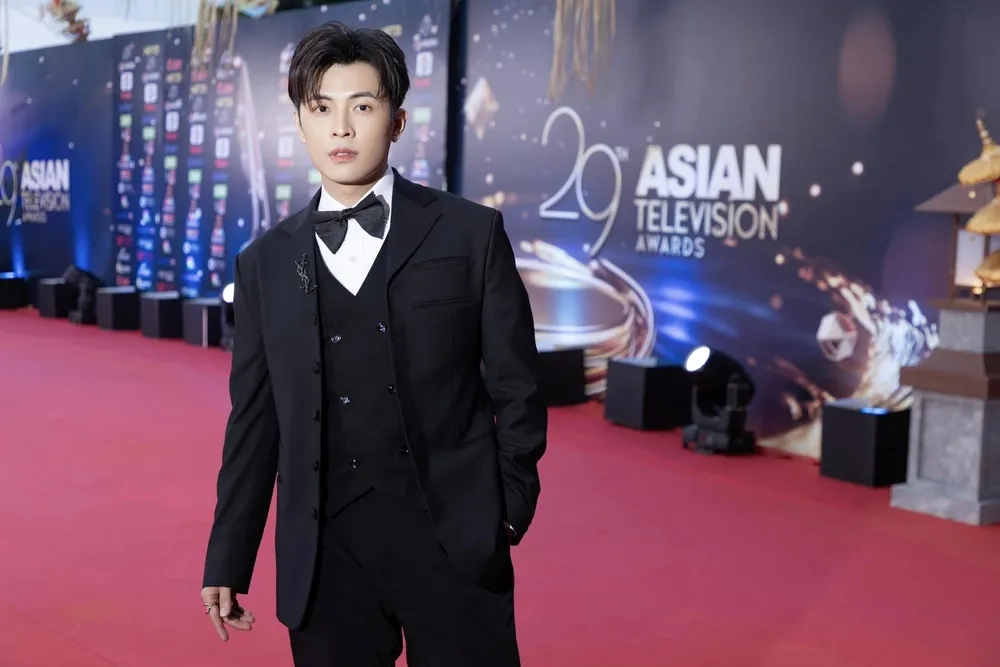 Người hâm mộ tò mò Gin Tuấn Kiệt là ai