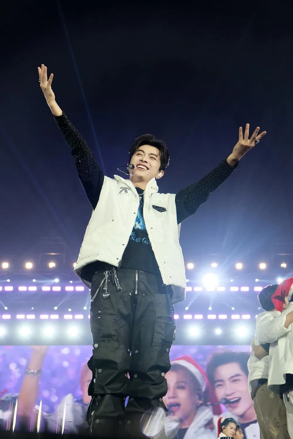 Không thể rời mắt với Gin Tuấn Kiệt body