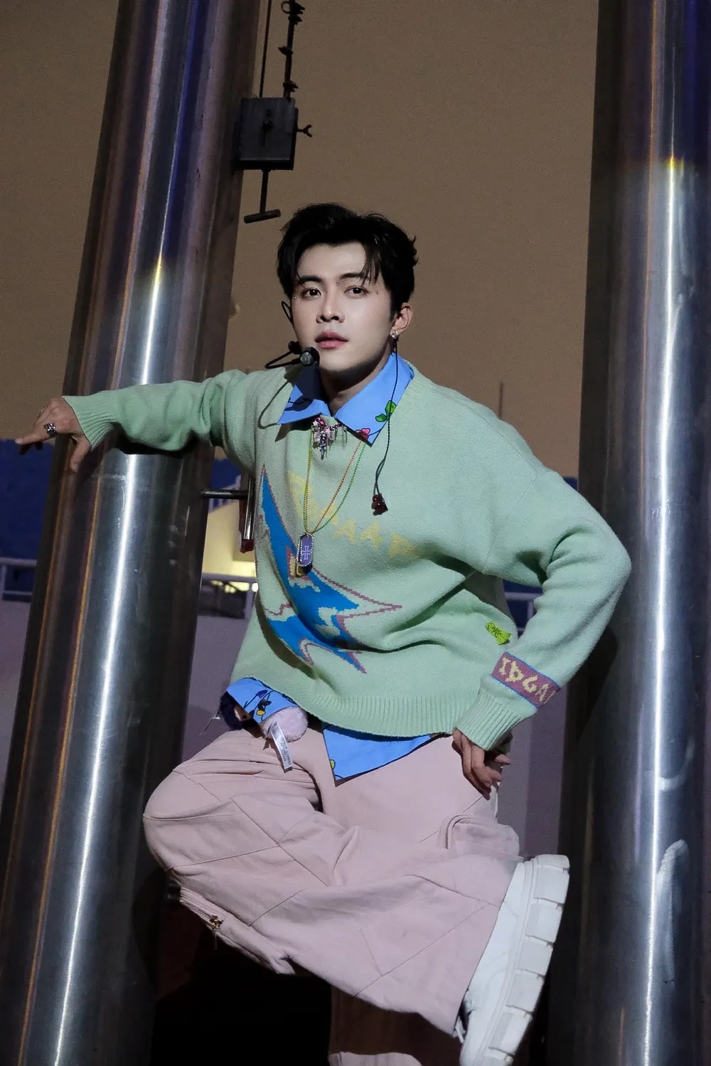 Bất ngờ với anh trai say hi Gin Tuấn Kiệt