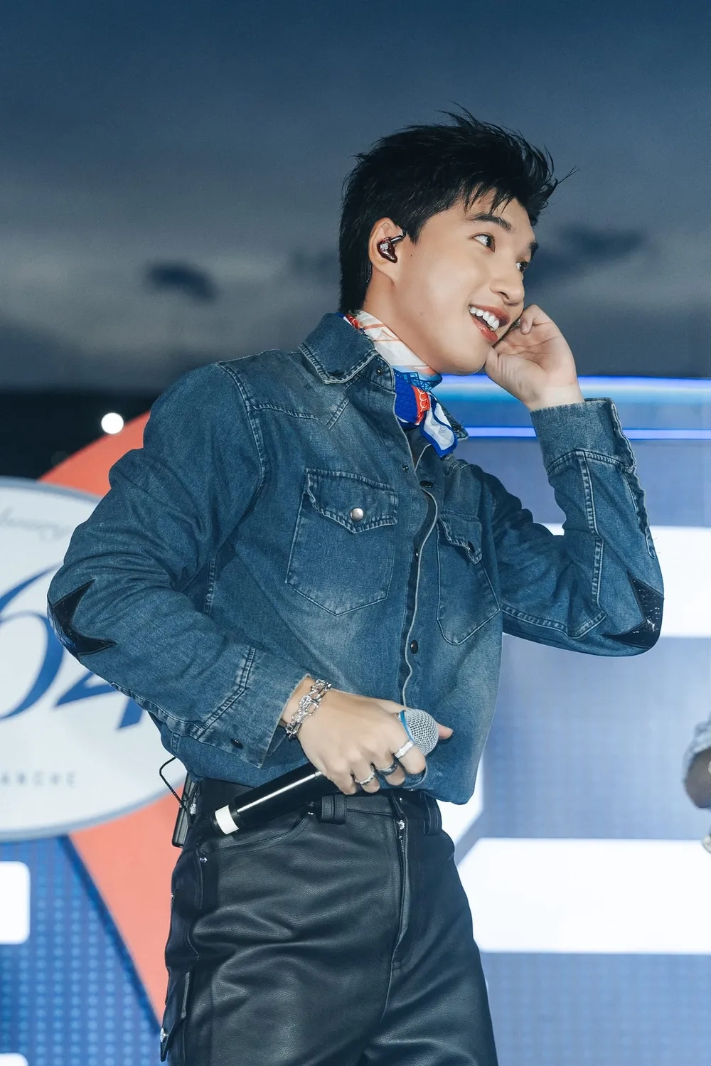 Truy lùng ngay instagram ảnh Hieuthuhai hot nhất hôm nay