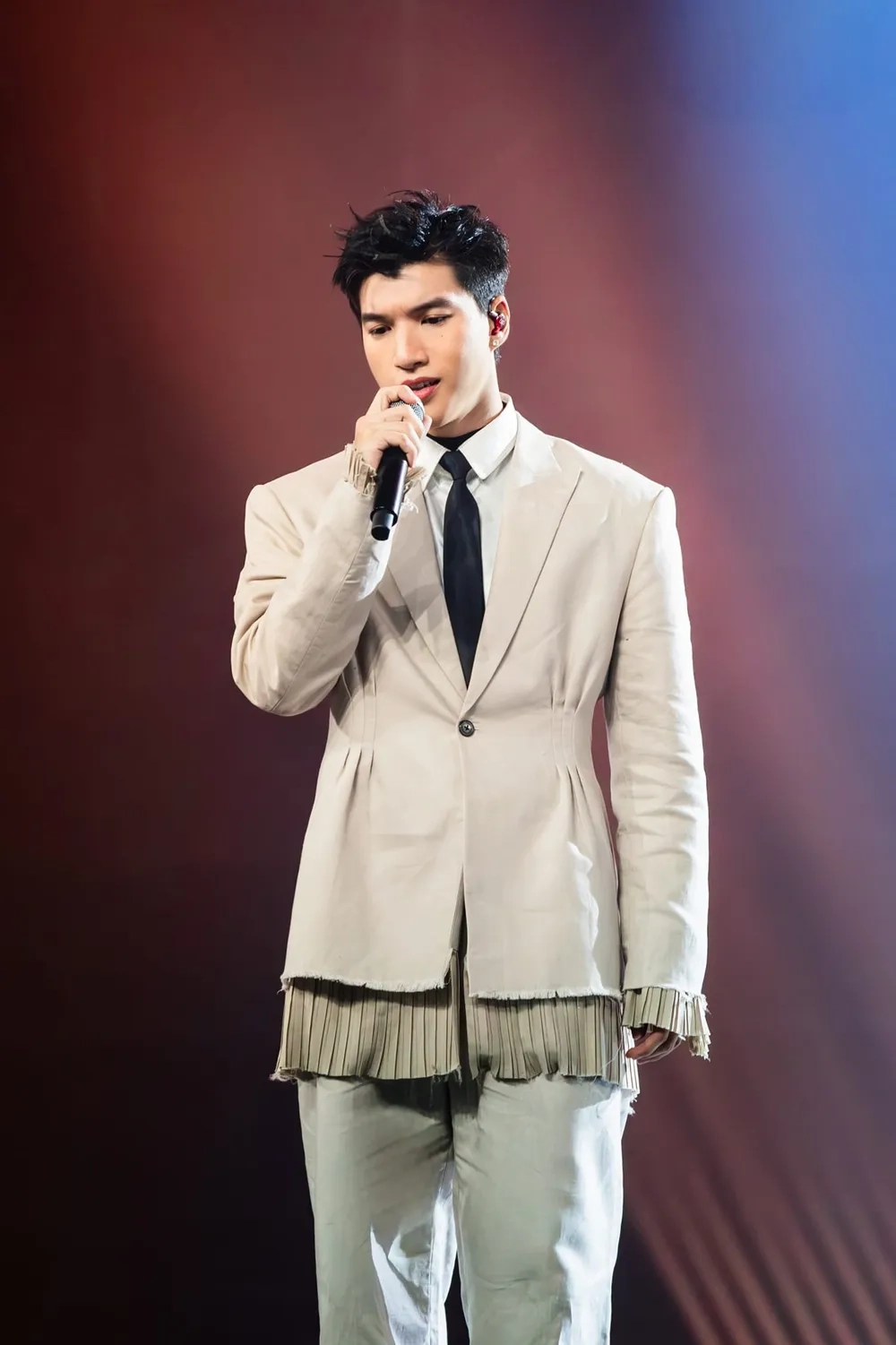 Gây sốt mạng xã hội với Hieuthuhai anh trai say hi