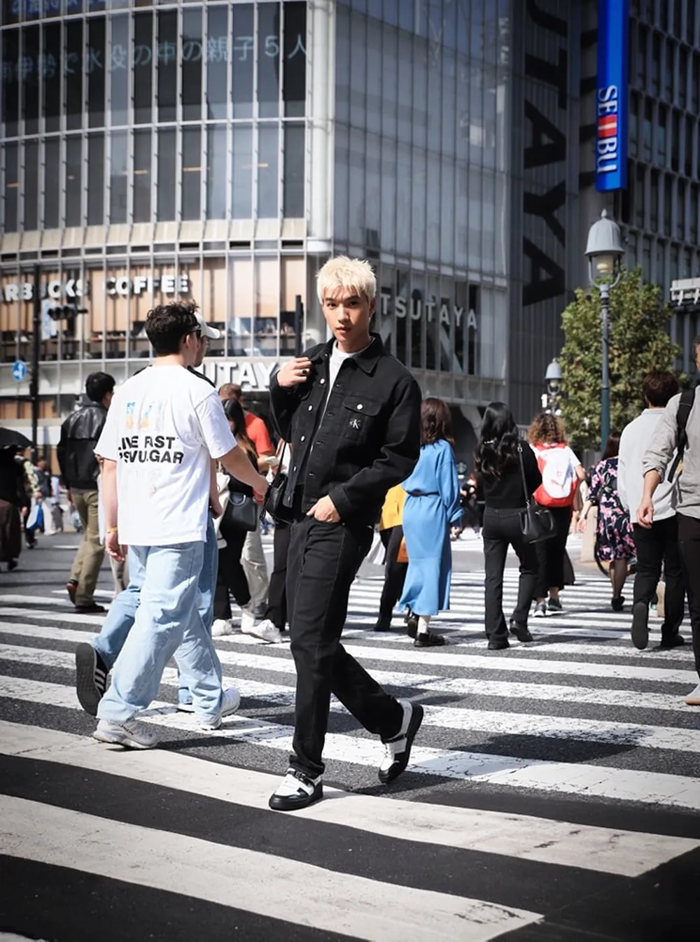 Tạo trend mới với clip quay đi quay lại Hieuthuhai