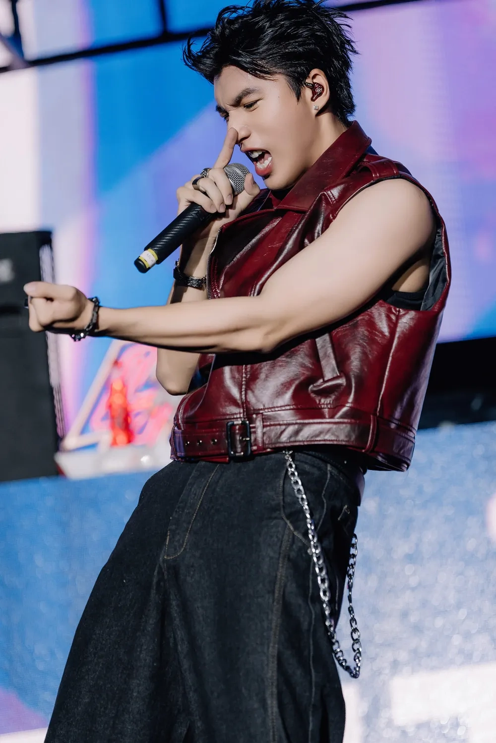 Hé lộ năm sinh thật của Hieuthuhai sinh năm