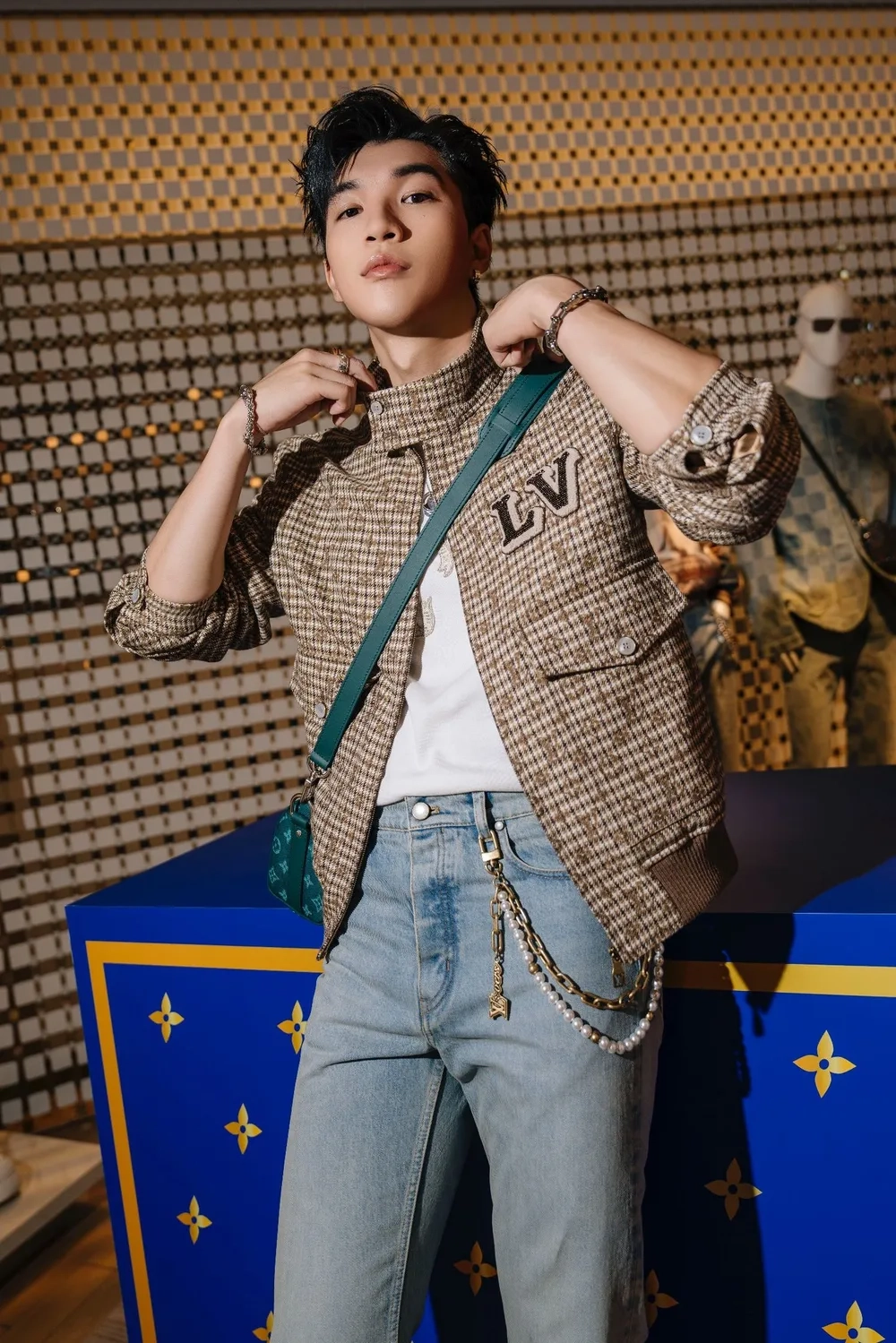 Style mới lạ từ kiểu tóc Hieuthuhai