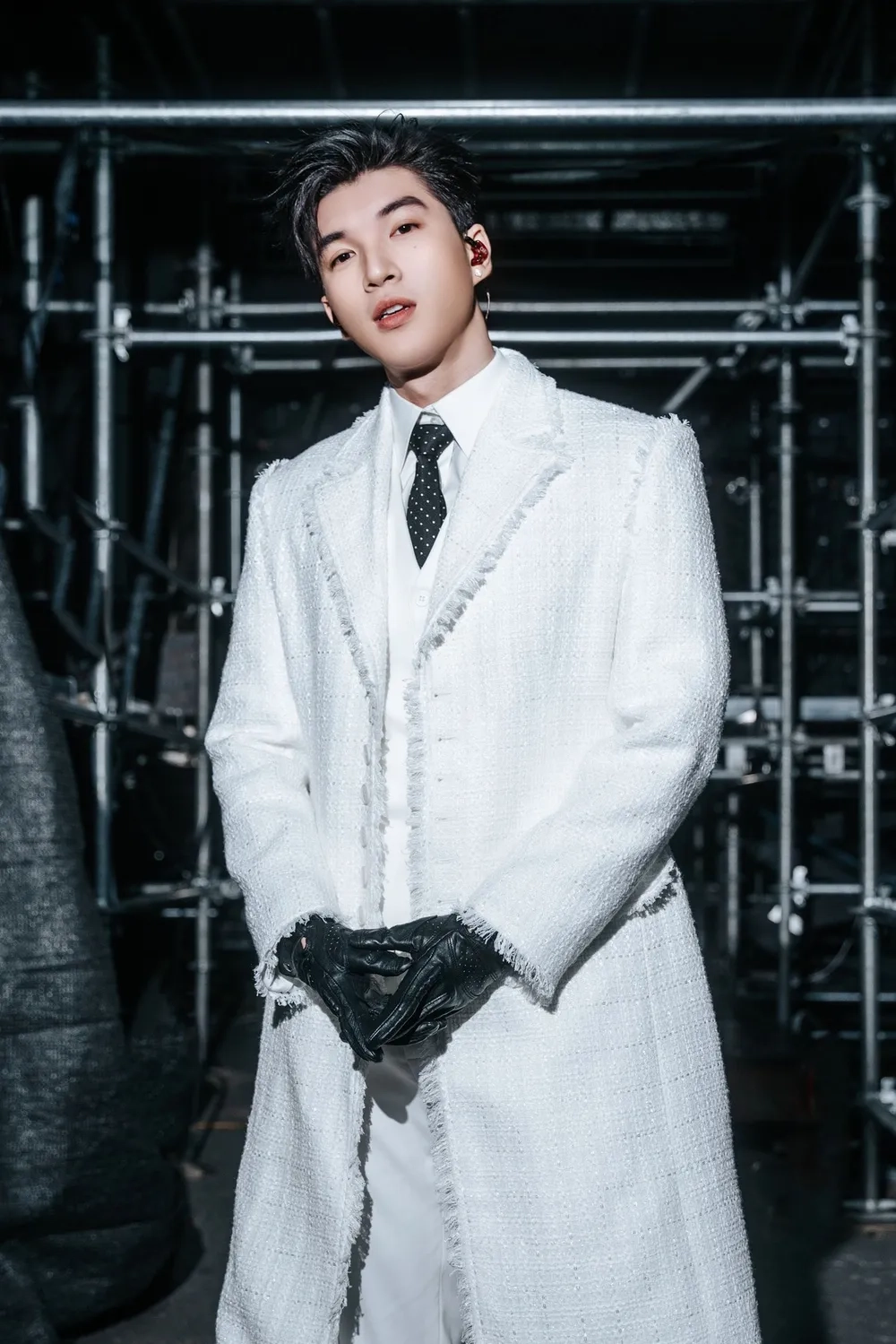 Visual đỉnh cao qua ảnh Hieuthuhai đứng