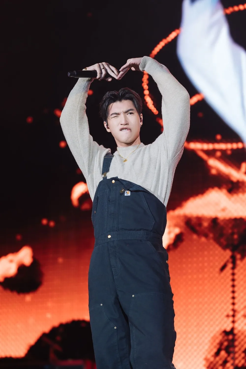 Cơ thể vạn người mê của Hieuthuhai body