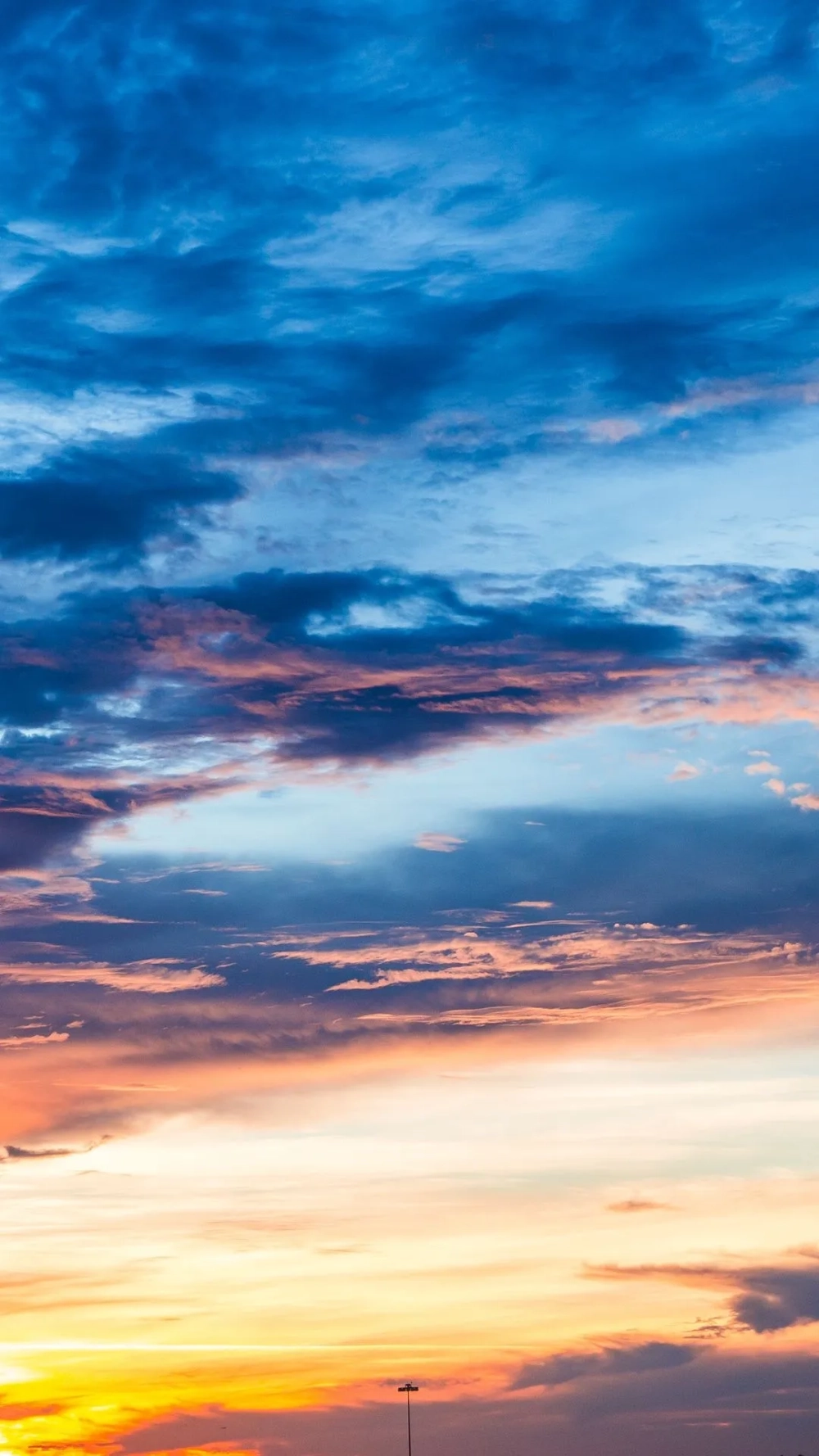 Trải nghiệm không gian mở cùng hình nền điện thoại hình bầu trời