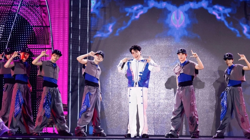 Máy tính nổi bật hơn với hình nền máy tính Quang Hùng MasterD