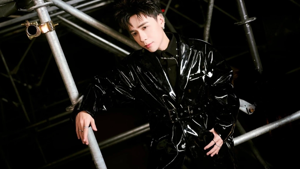 Đậm chất bad boy với hình nền Quang Hùng MasterD ngầu