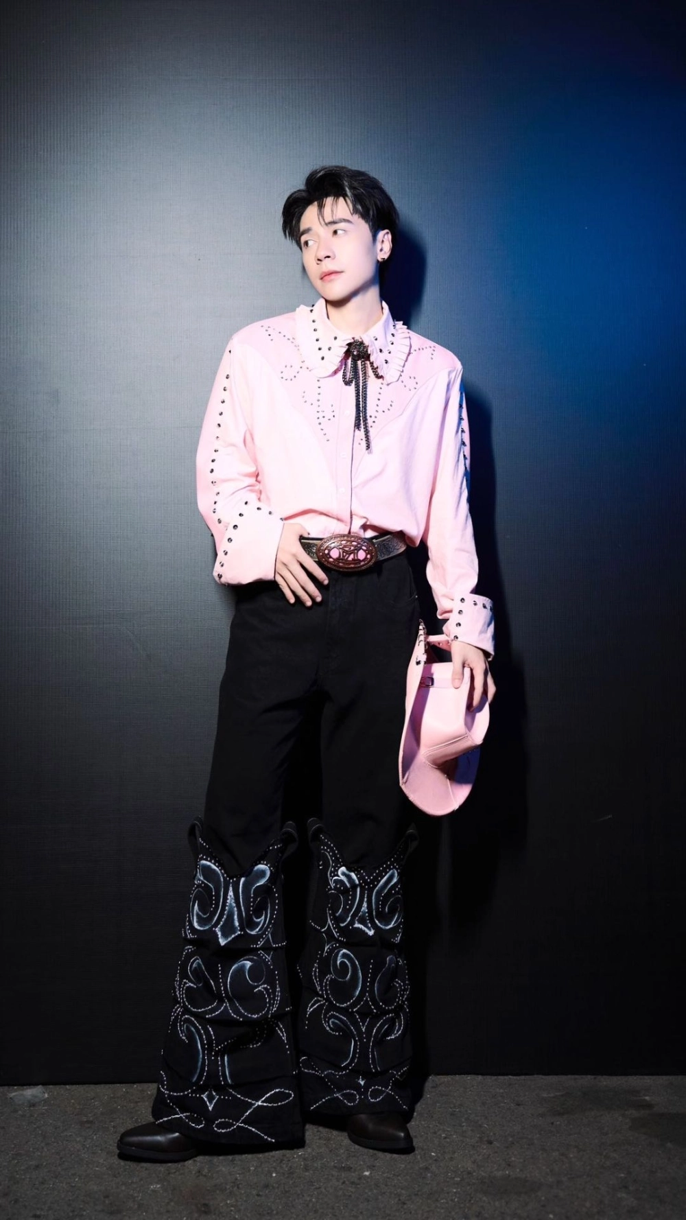 Đổi ảnh mỗi ngày với hình nền điện thoại Quang Hùng MasterD