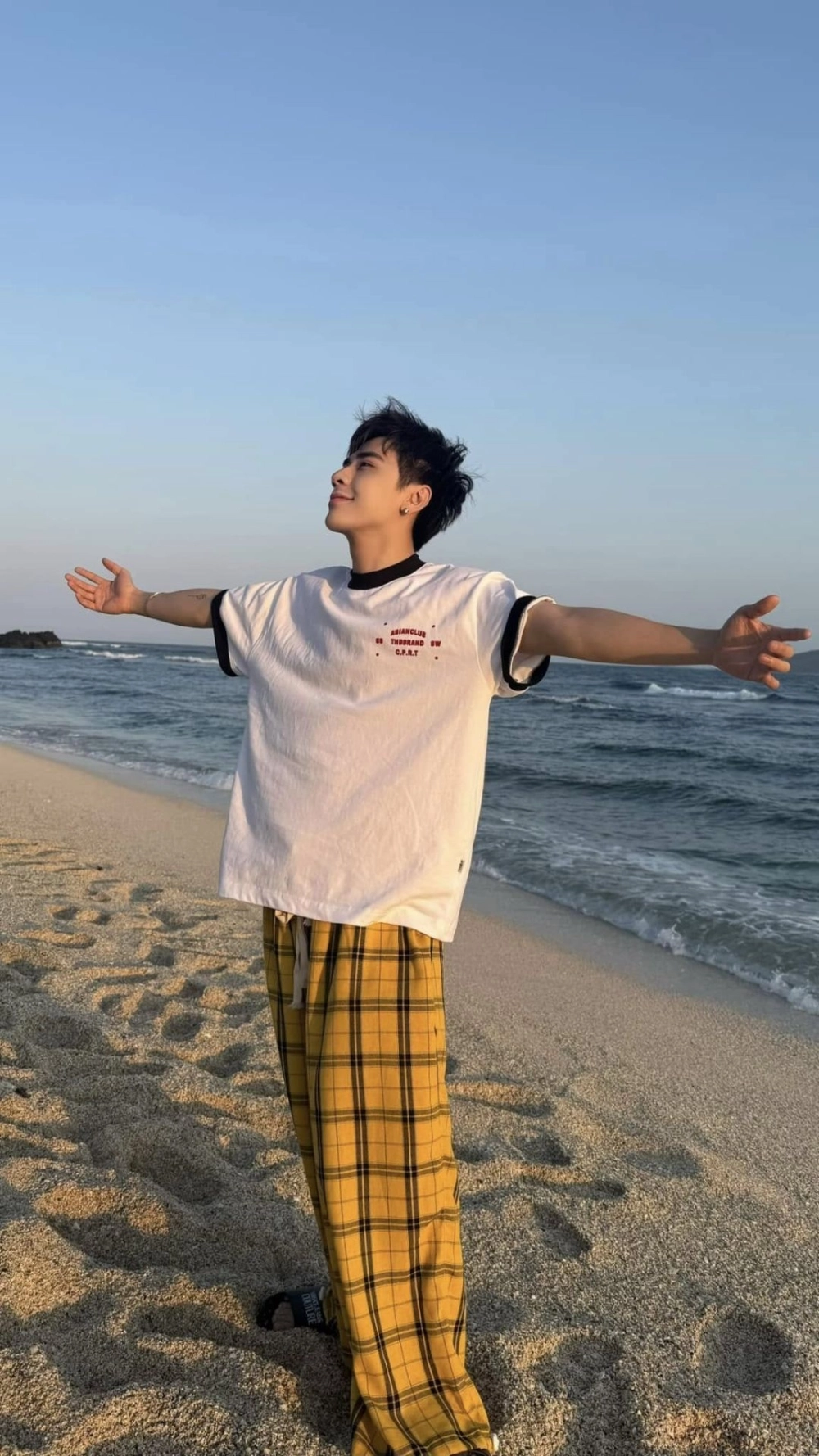 Say hi cùng idol với hình nền Anh Trai Say Hi Quang Hùng MasterD