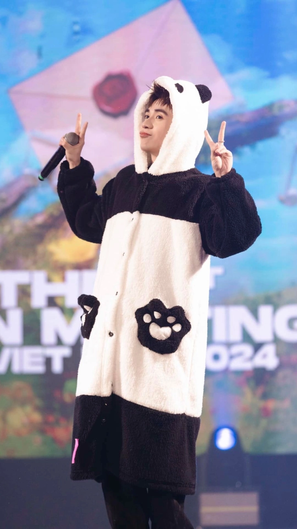 Dễ thương không tưởng với hình nền Quang Hùng MasterD gấu trúc