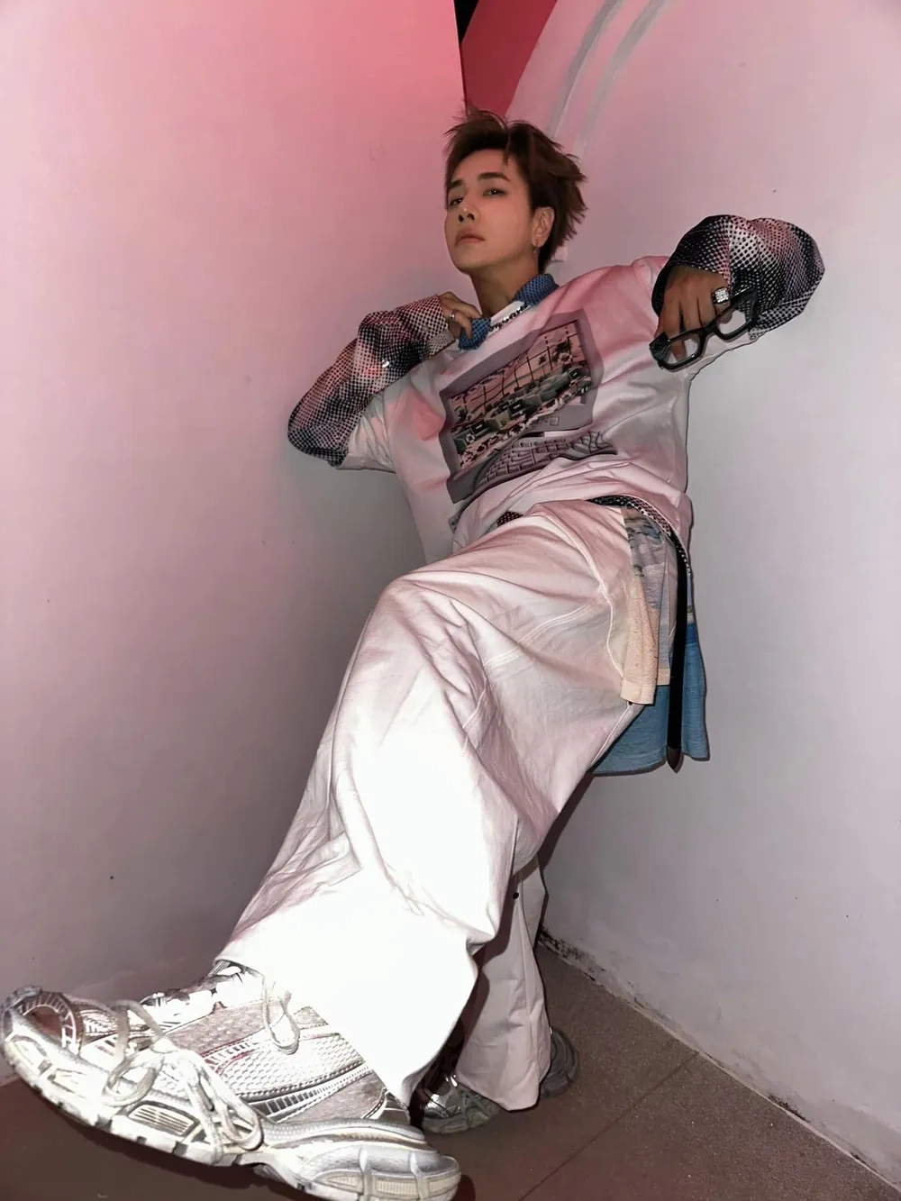 Lắng nghe Lou Hoàng playlist cực chill