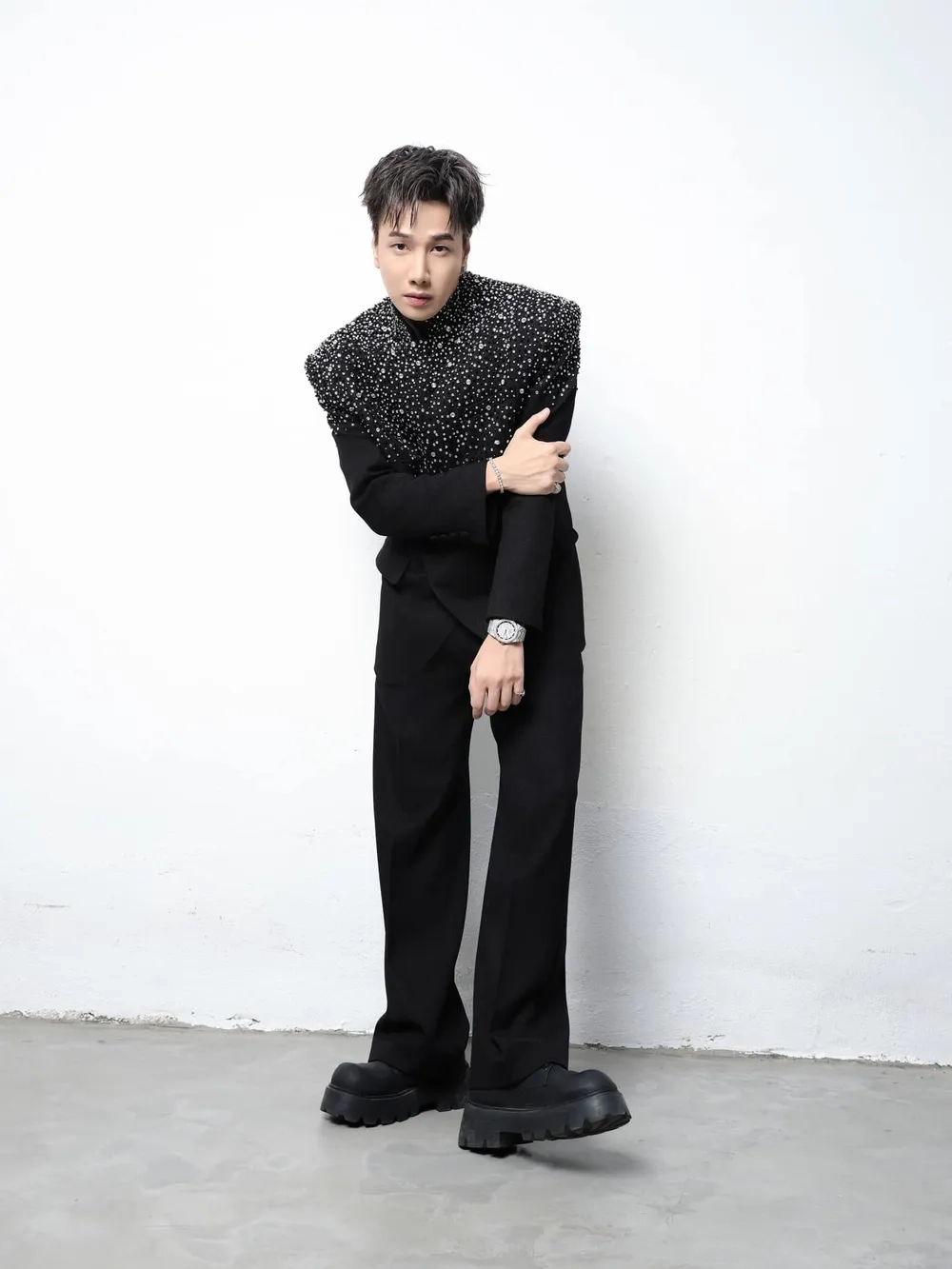 Bạn biết Lou Hoàng sinh năm bao nhiêu chưa