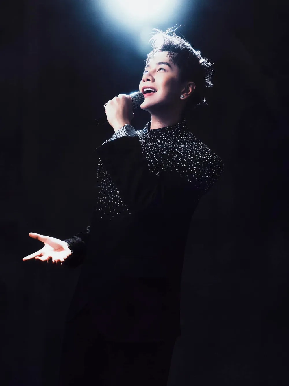 Những giai điệu mới trong nhạc của Lou Hoàng