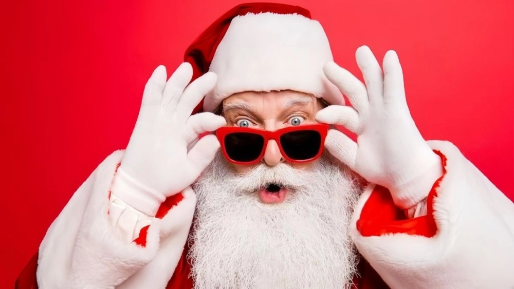 Meme ông già Noel phát quà cực kỳ bựa